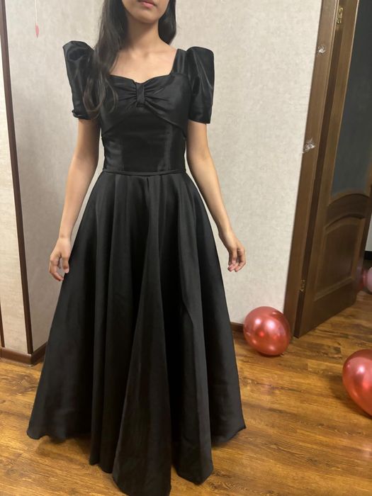 Продам платье на выпускной размер 42-46 Регулируется на завязках