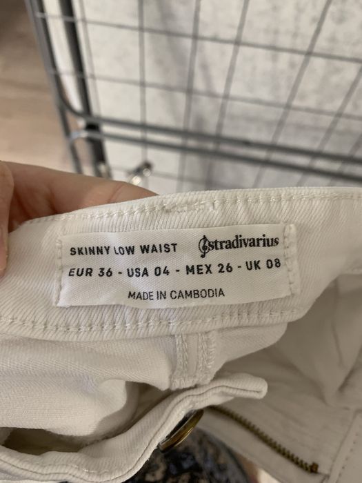 Белые джинсы скини