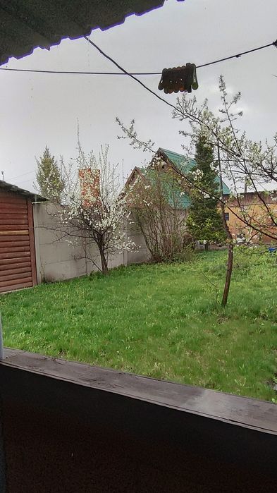 Продам дачу с выходом на воду .