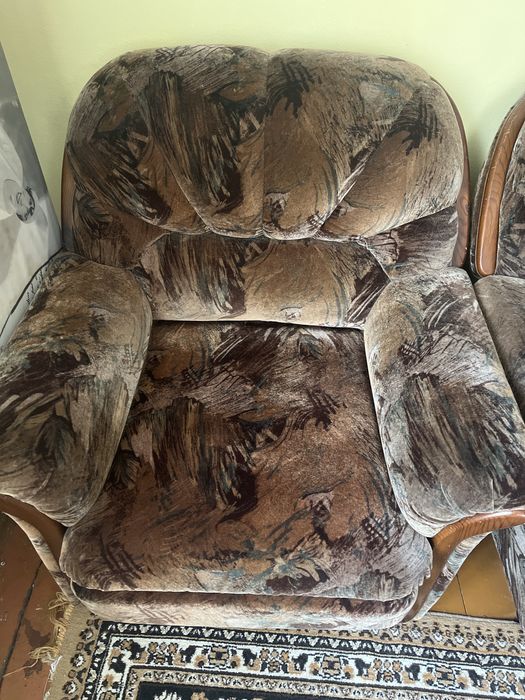 Продаются два дивана и кресло