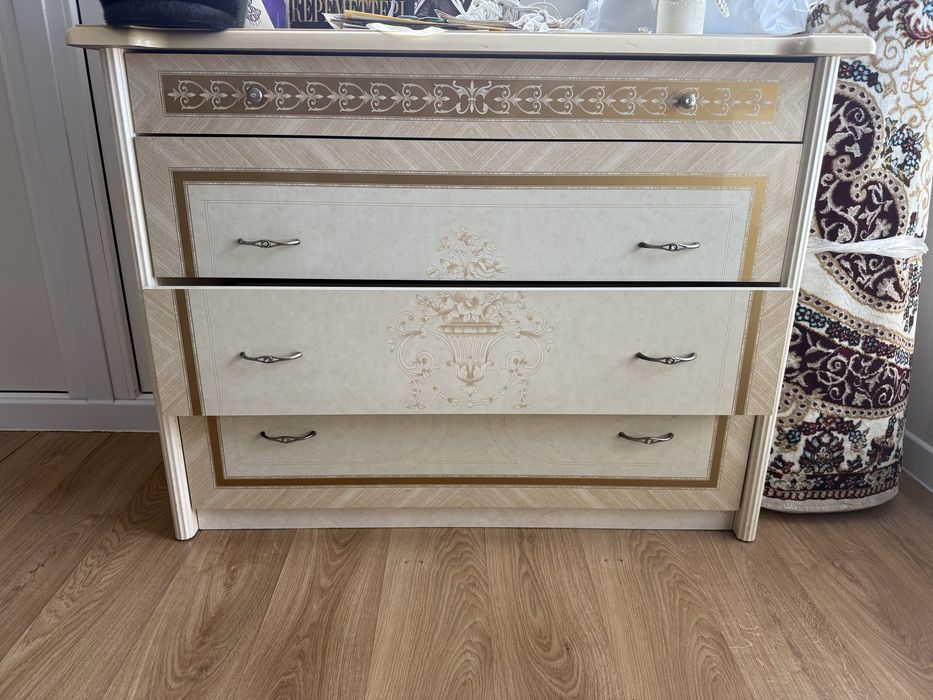 Классический спальный гарнитур: шкаф + комод