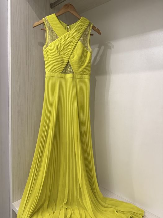 Нарядное платье BCBG
