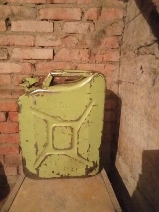 Продам железные канистры