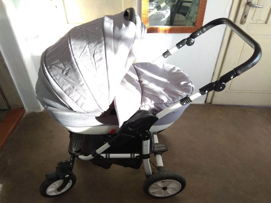 Бебешка количка.