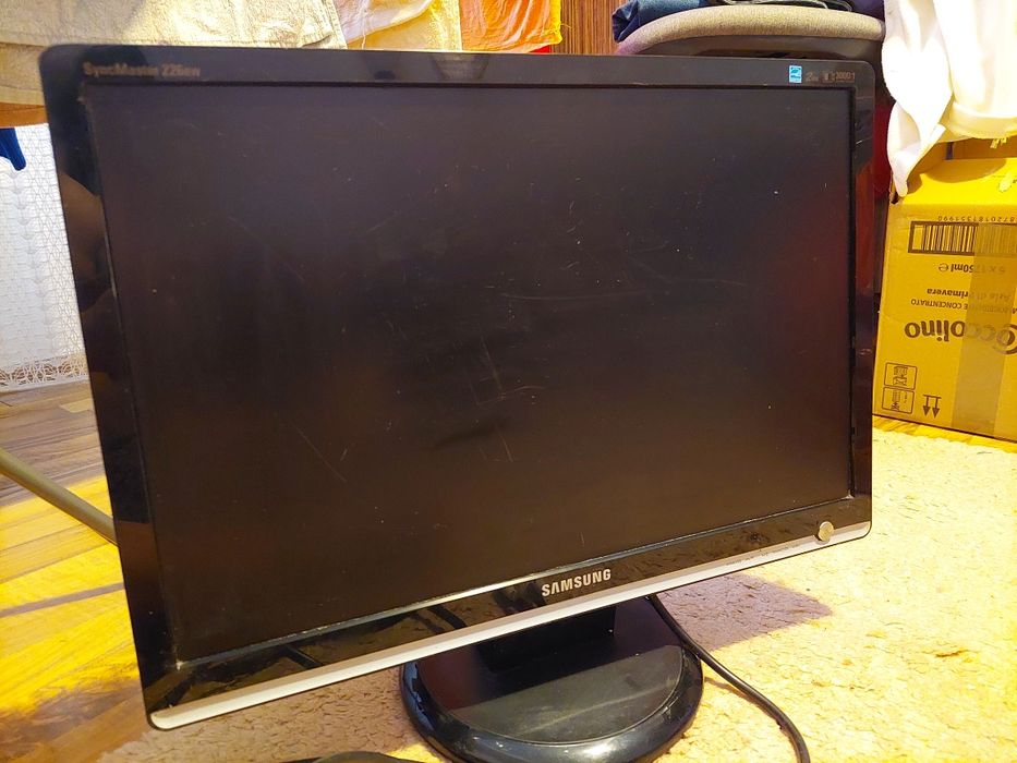 Monitor de 22 inchi [ 55,56 cm ], firma Samsung syncmaster 226BW