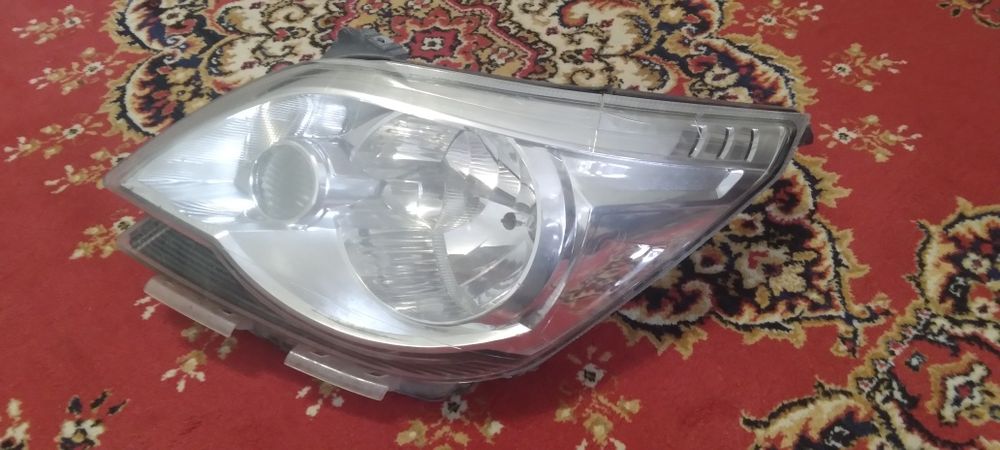 Продам фар на Кобальт левый