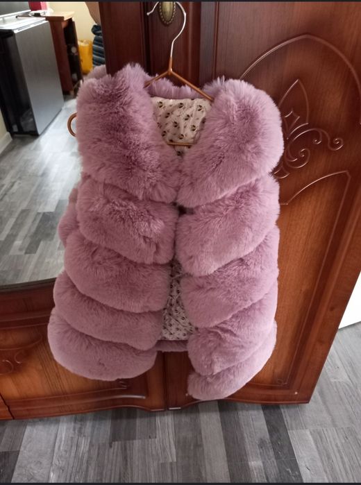 Продам желетку для девочеки