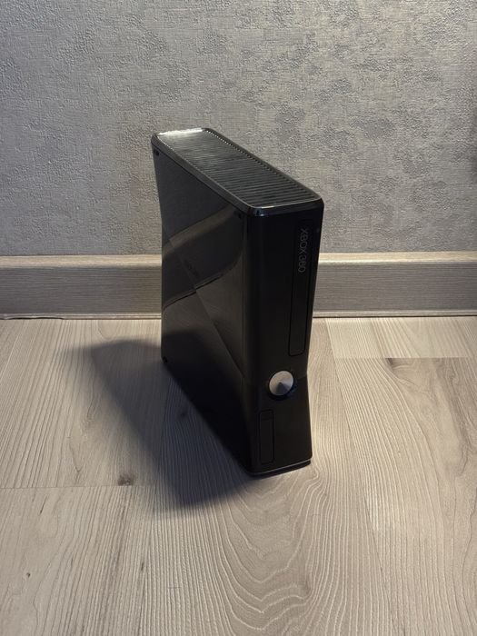 Продам прошитую Xbox 360