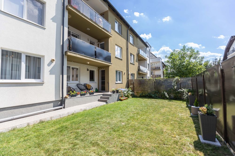 3 camere CORESI cu Gradina Privata