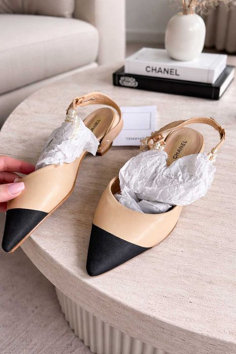 Chanel размер 37 бежови обувки пантофки перели остри кожени кафяви черни Chanel равни без ток с каишка еко кожа нови 38 номер уникални