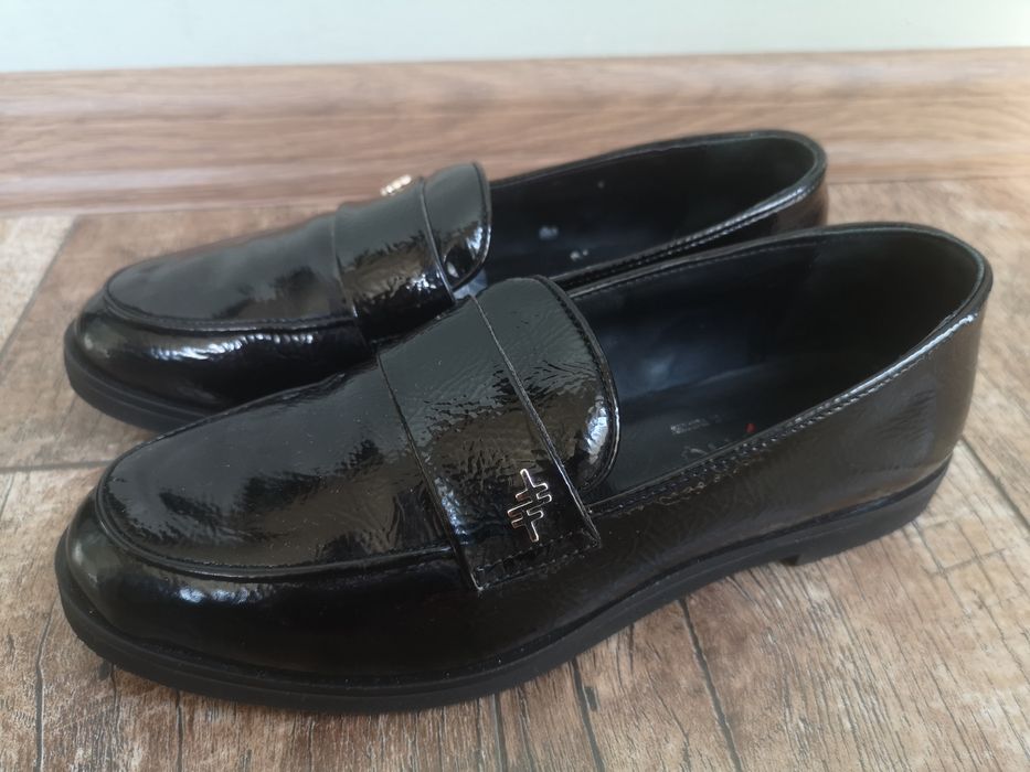 Обувки естествен лак, номер 35.5