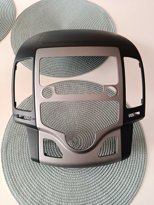 Пластмасова конзола за предно табло на Hyundai i30