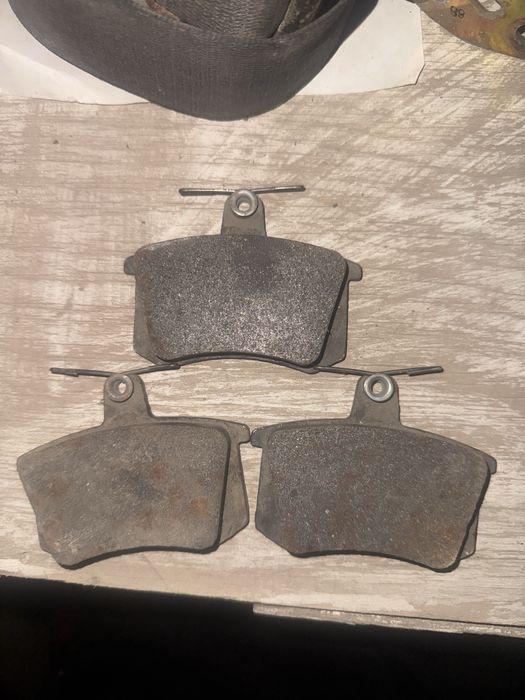 Колодки задни продам