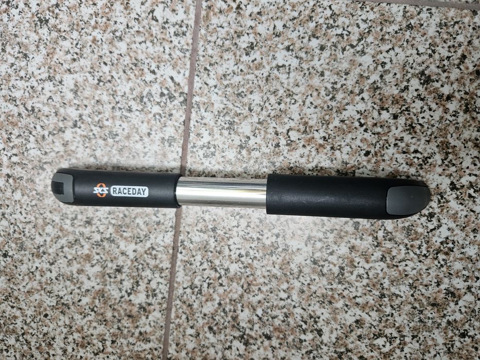 Pompa manuala bicicletă