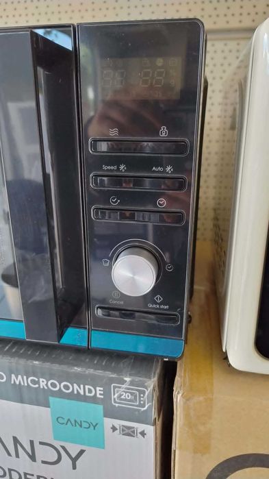 Чисто нова Микровълнова печка Candy-Кенди 20 л Grill-Грил 700-1000 W