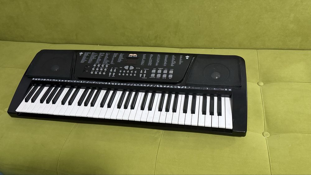 продам синтезатор