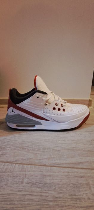 Vând 4 perechi de adidași