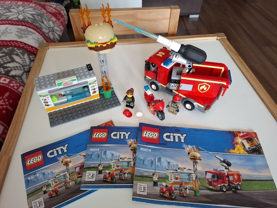 Set LEGO 60214 Stingerea incendiului de la Burger Bar