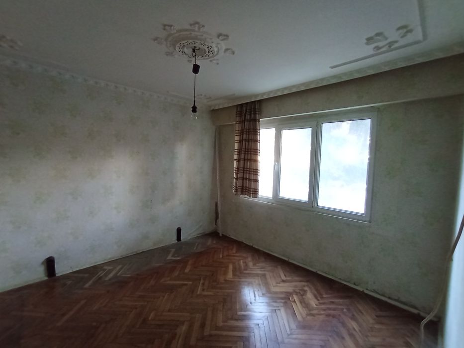 Продава се Двустаен апартамент в Варна, Цветен квартал - 64 кв.м за 1547 €/кв.м - Снимка #3