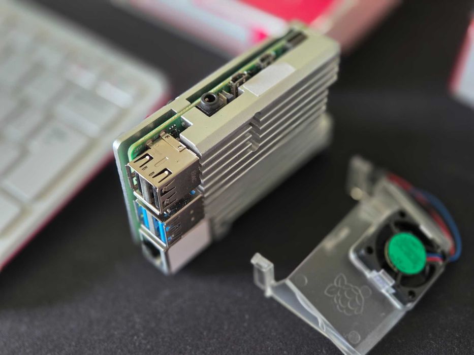 Rapberry Pi SET: 400 si RBP 4 cu 4gram plus periferice