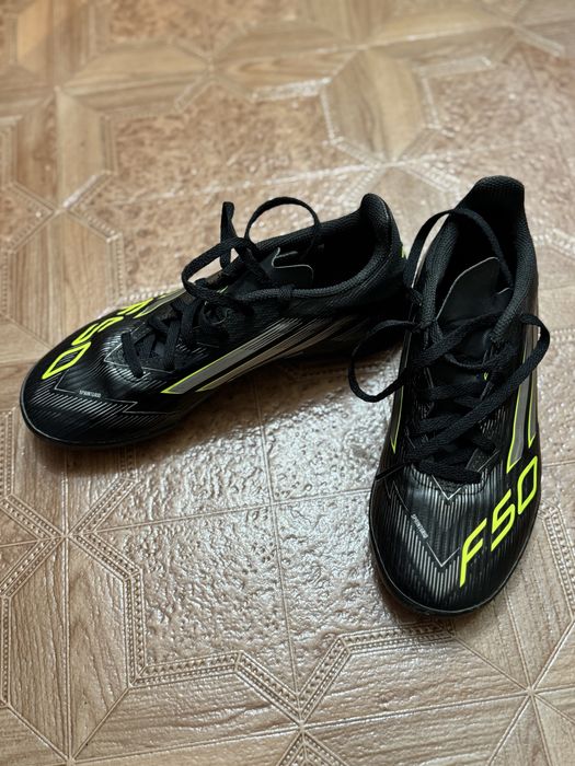 Продам детские кроссовки