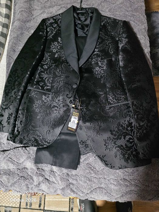 Costum bărbat.