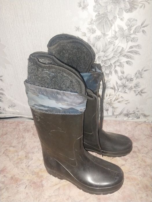 Продам резиновые сапоги