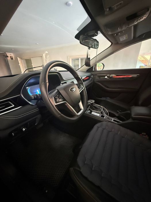 Продам! Jac J7 2022 года, пробег 79000! Цвет черный!