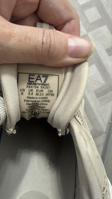 Продам кроссовки EA7