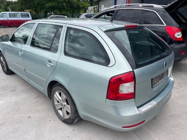 Dezmembrez Skoda Octavia 2 Facelift 1.4 TSI DSG cod CAXA