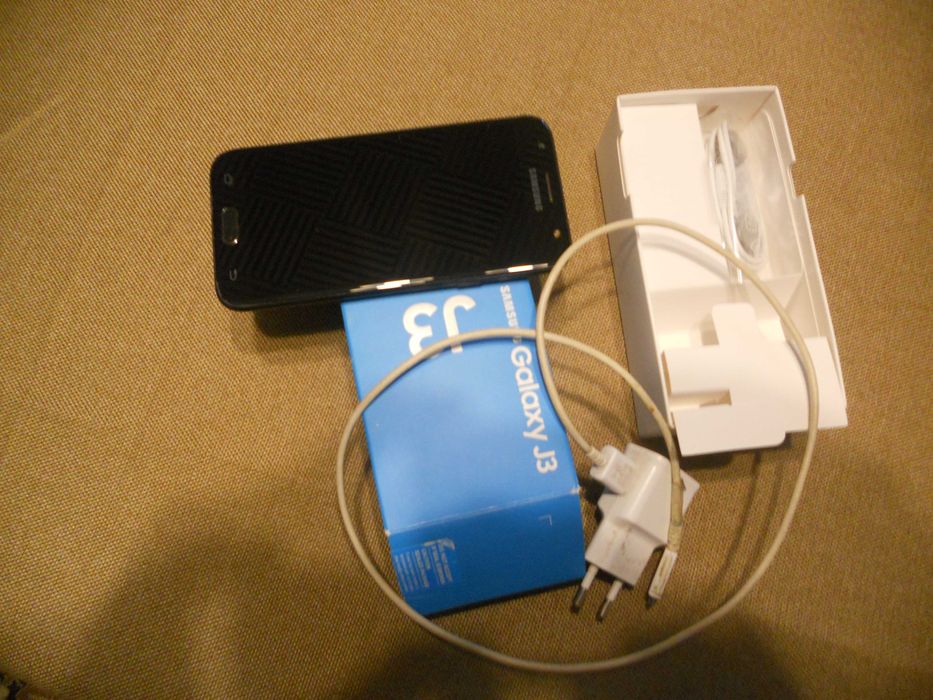Смартфон Samsung J 3