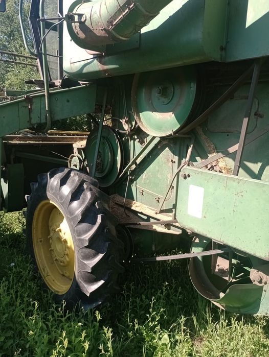 Combină John Deere 330