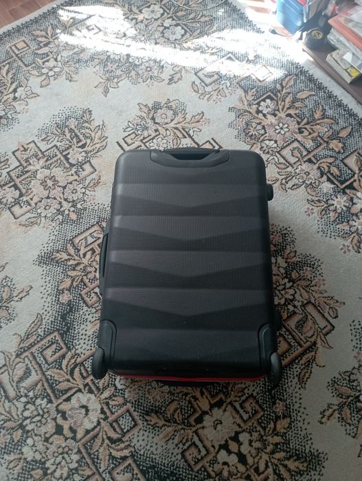 Продам чемодан б/у