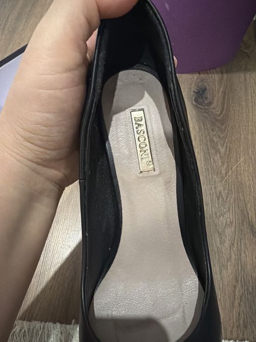 Продам лодочки 37 размера. Basconi.
