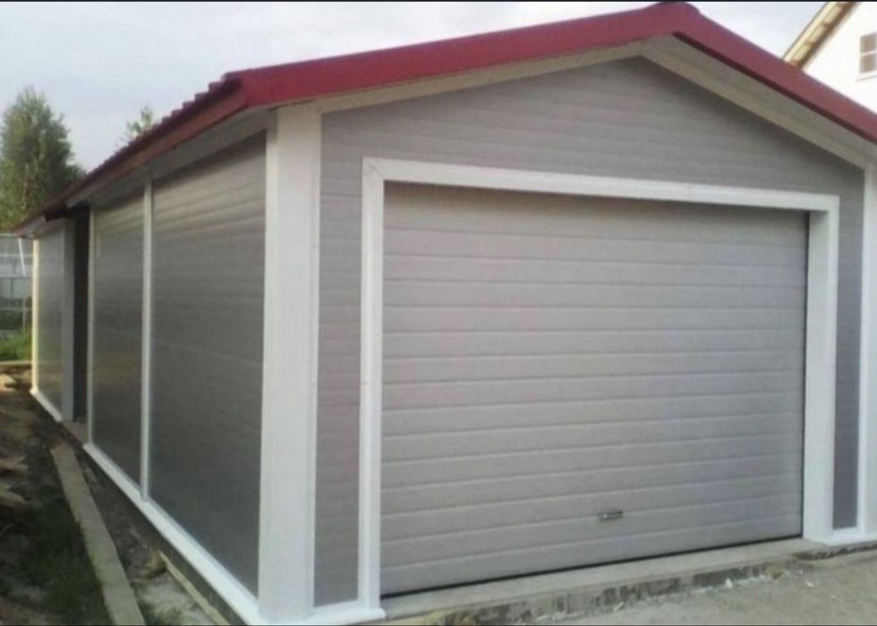 Vand garaj auto pe structura metalica ânvelit cu panouri sendviș