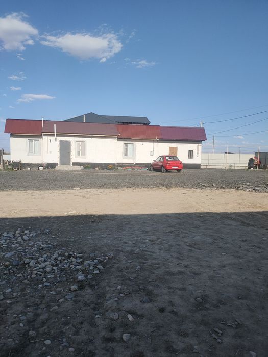 Времянка возле арки в Ынтымак