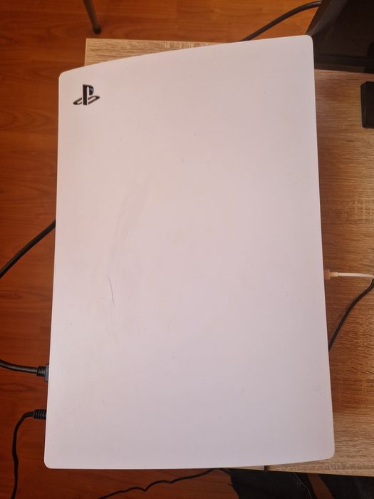 Vând PlayStation 5