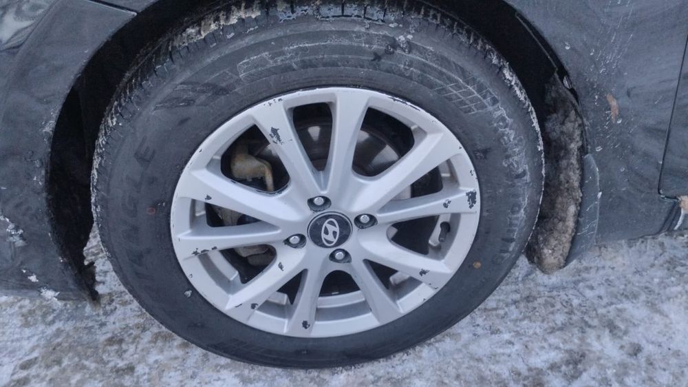 Продам комплект резины  ( ЛЕТНИЕ)