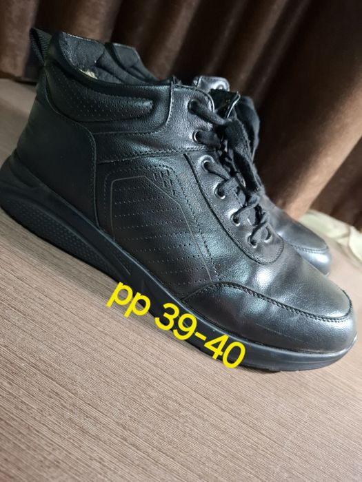 Продам школьные туфли