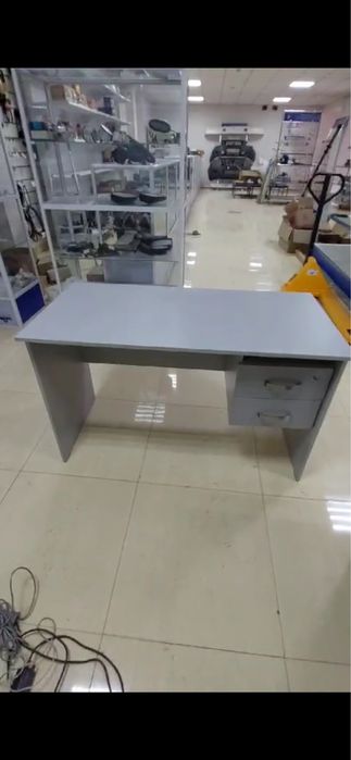 Писменный стол продается сточно