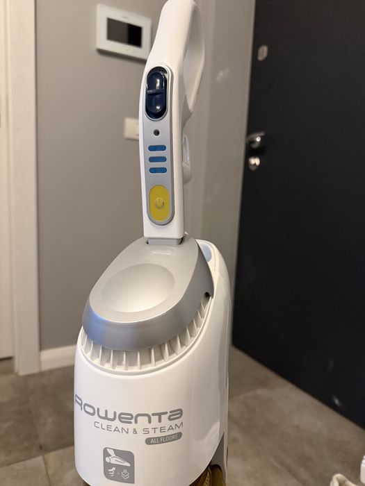 Aspirator 2in1 Rowenta vertical cu aburi