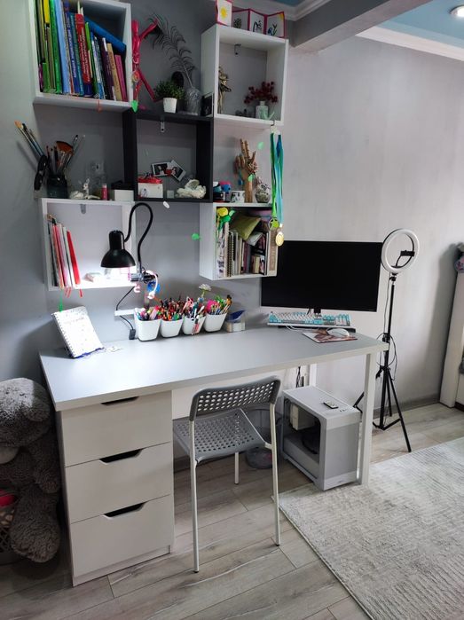 Столы письменные, рабочие, компьютерные