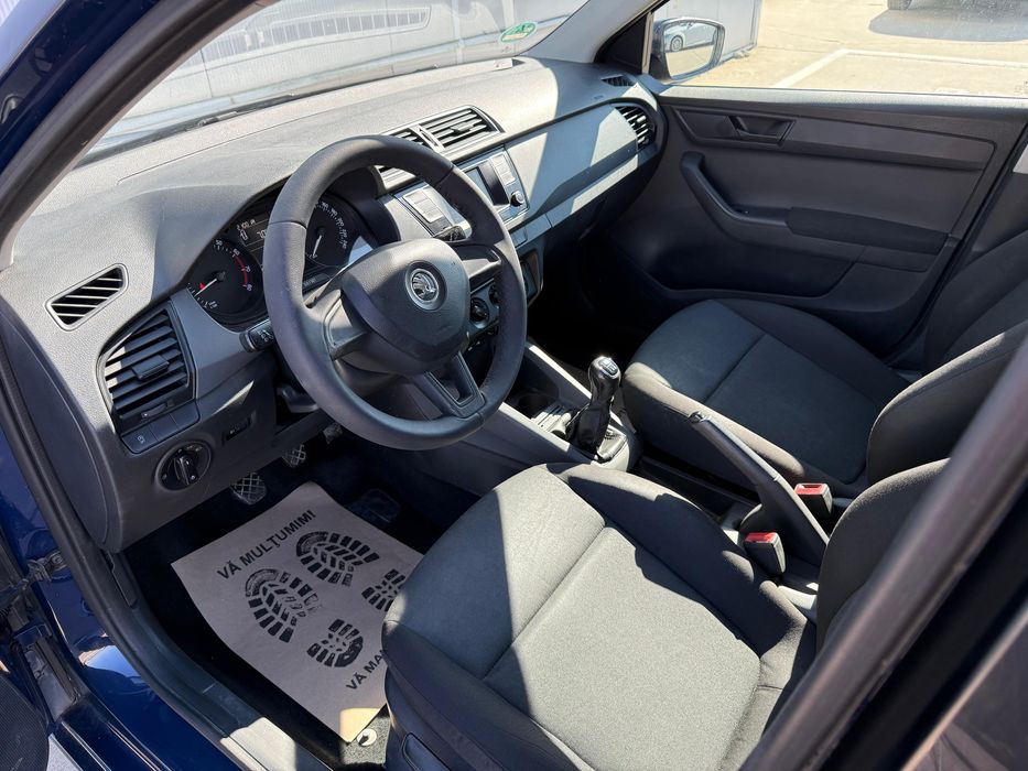 Skoda Fabia an 2016, benzina mpi fara turbo, clima, navi cu touch
