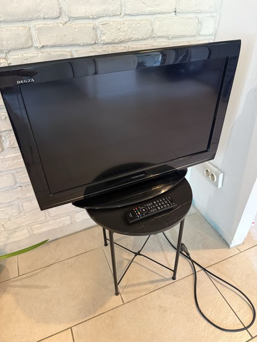 Toshiba REGZA телевизор с дистанционно – запазен