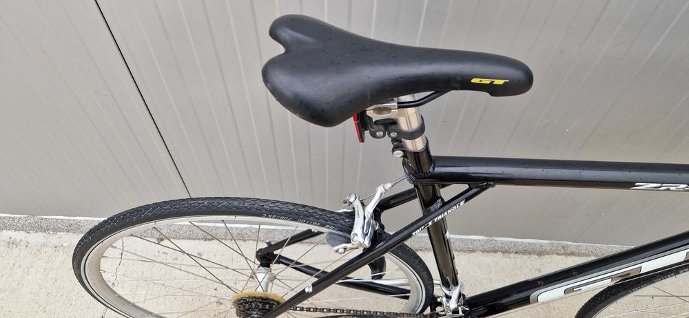 Шосеен велосипед GT колело 28"