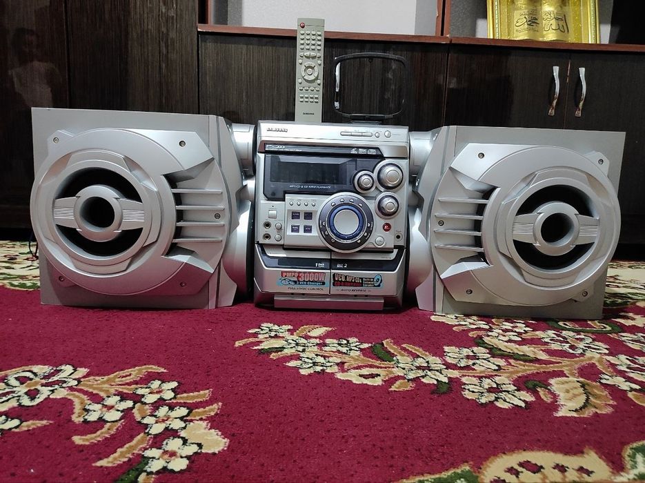 Muzikalni sentir Samsung 3000w sotiladi