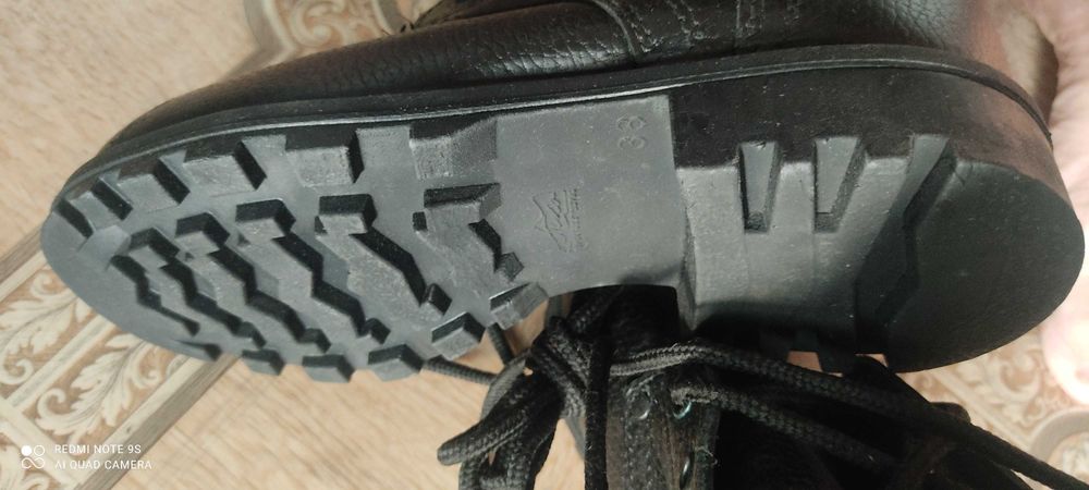 Берцы летние, новые, размер 38.