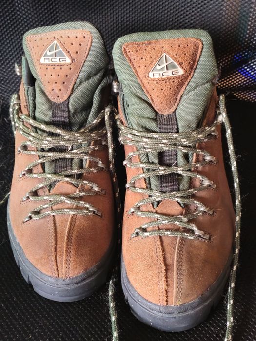 Bocanci Nike in stare impecabilă