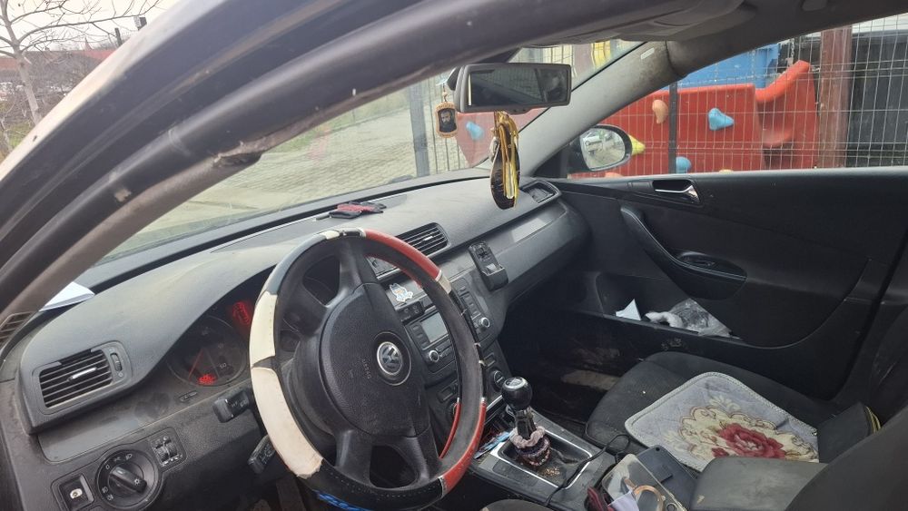 Vând volkswagen passat b6