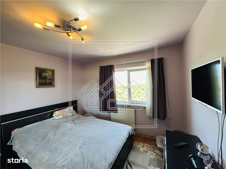 Apartament decomandat, 3 camere, 2 bai, 2 balcoane - Strand